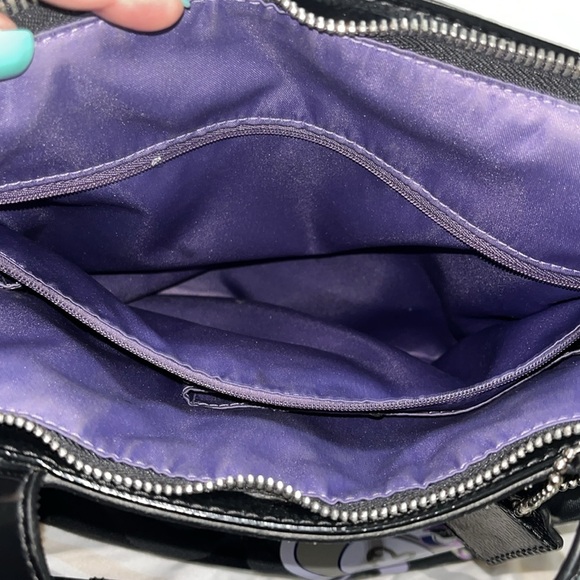 Coach Daisy Pop Optic Tote Bag
H1176 F17587 Black Signature
Appliqué - Picture 11 of 16